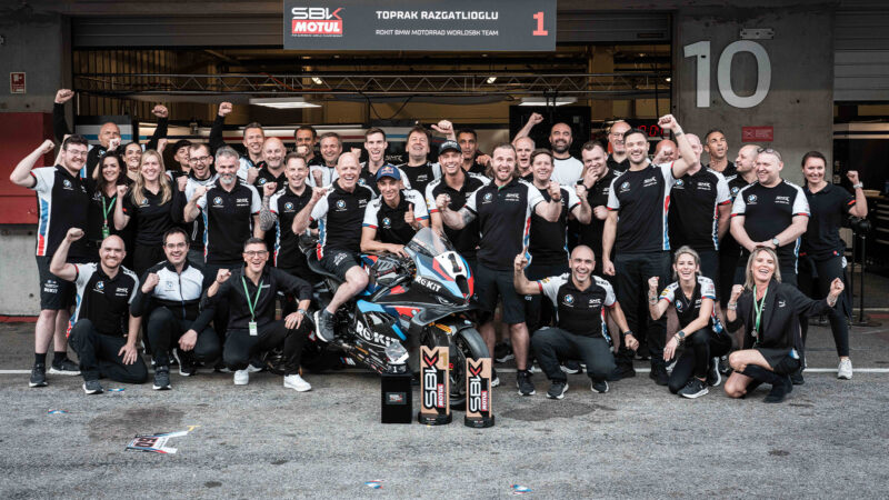 Toprak Razgatlioglu and BMW World Superbike crew